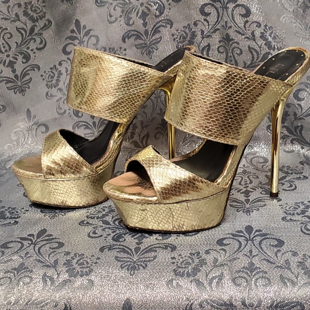 Gold high heels shoes